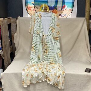 EUC Woman’s short sleeve Hope&Ivy maternity cardigan type cover up